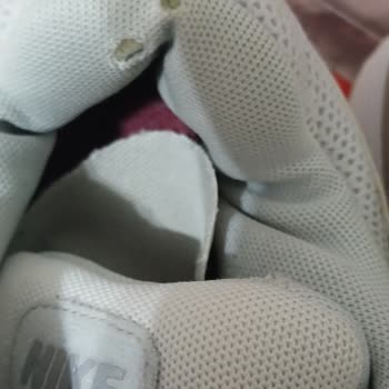 Nike Ayakkabımın İç Astarı 6 Ayda Yırtıldı ve Mağaza Değişim Talebimi Reddetti