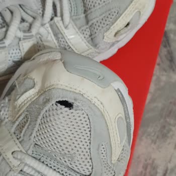 Nike Ayakkabımın İç Astarı 6 Ayda Yırtıldı ve Mağaza Değişim Talebimi Reddetti