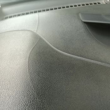 Kia Ceed Ön Konsol Çatlaması İçin Ücretsiz Değişim Talebi