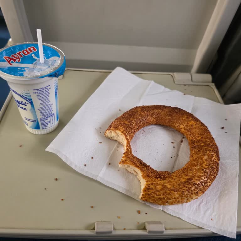 Tren İçi Satıcıdan Simit Ve Ayran İçin 50 TL Ücret Çok Yüksek