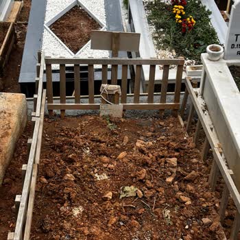 Mezarımıza İzinsiz Beton Dökülmesi Ve Tahribat