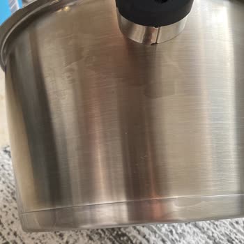 Yeni Fissler Düdüklü Tencerenin Tek Kullanımda Lekelenmesi Ve Deformasyonu