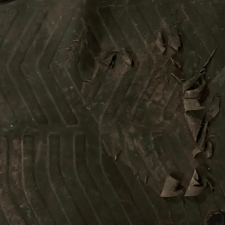 Clio 5.5 Model Şoför Paspaslarının Erimesi Garanti Kapsamında Değişim Talebi