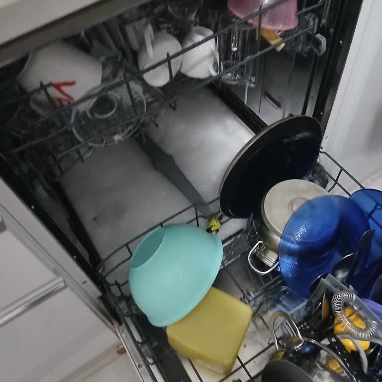 Regal Bulaşık Makinesinde Sürekli Çizik Ve Kirli Yıkama, Değişim Talebi