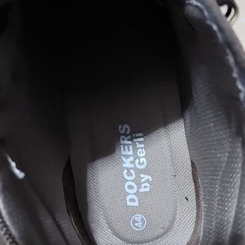 Sağ Ayakkabının Topuk Bozukluğu Yara Açtı, Mağaza Sadece Fotoğrafla Hata Yok Dedi