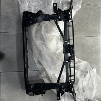 Yanlış Gönderilen Ön Panel Nedeniyle Üç Hafta Süreyle Araç Kullanılamaz Ve Cevapsız İletişim