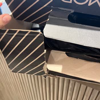 Defolu Deri Ceket Tekrar Gönderildi, Kargo Paketi Yırtıktı Ve Saygısız Müşteri Hizmeti