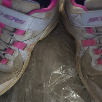 Skechers Botlarda İç Astar Yırtılması Ve Şikâyetin Reddedilmesi