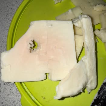 Harras Peynirinde Pembemsi Renk Ve Bozulma Endişesi