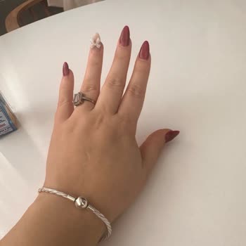 Afrodit Gebze'de Protez Tırnak İşlemi Sonrası Mantar Ve İlgisizliğinden İade Talebi