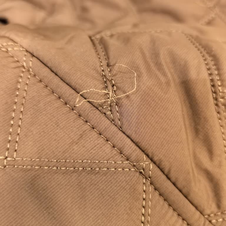 Ayıplı Mont Ve Saygısız Çalışan Davranışı Üzerine Şikayet