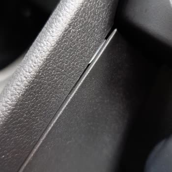 Dacia Sandero'da Ön Konsol Ve Vites Arasındaki Boşluk, İkame Araç Talebine Cevap Verilmiyor