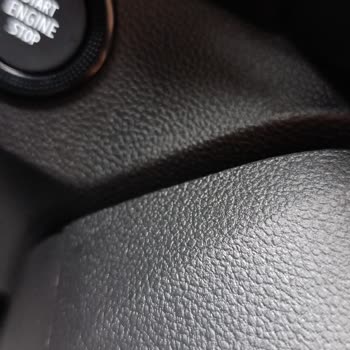 Dacia Sandero'da Ön Konsol Ve Vites Arasındaki Boşluk, İkame Araç Talebine Cevap Verilmiyor