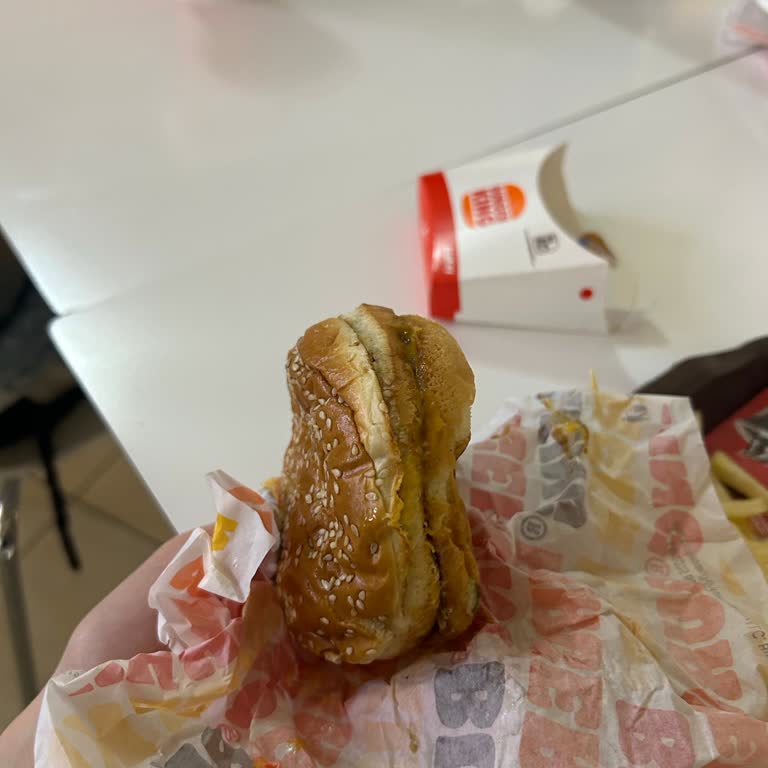 Burger King Şubesinde Uzun Bekleme Ve Çalışanların Saygısız Davranışı