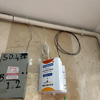 TurkNet Ekiplerinin Apartmanda Çöp Ve Kablo Artıkları Bırakması