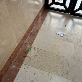 TurkNet Ekiplerinin Apartmanda Çöp Ve Kablo Artıkları Bırakması