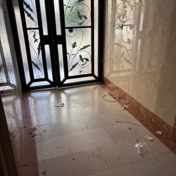 TurkNet Ekiplerinin Apartmanda Çöp Ve Kablo Artıkları Bırakması