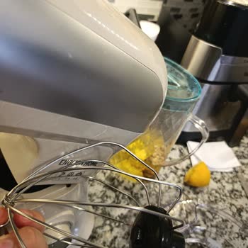 Yanık Kokulu Ve Kırık Parçalı Stand Mikserin Tekrarlayan Servis Sorunu Ve Güvenlik Endişesi