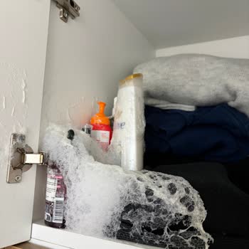 Urban Care Saç Köpüğü Patlayarak Dolabı Ve Kıyafetleri Kirletti