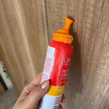 Urban Care Saç Köpüğü Patlayarak Dolabı Ve Kıyafetleri Kirletti