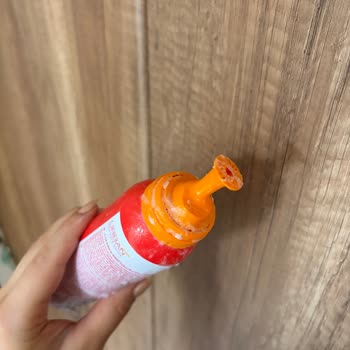 Urban Care Saç Köpüğü Patlayarak Dolabı Ve Kıyafetleri Kirletti