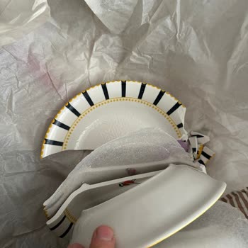 PTT Kargo’da Kırık Yemek Takımı Ve Cevapsız İletişim