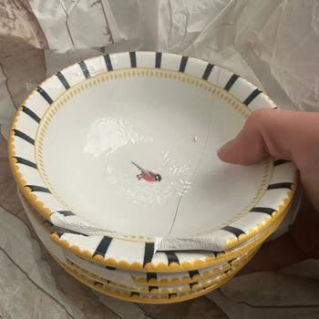 PTT Kargo’da Kırık Yemek Takımı Ve Cevapsız İletişim