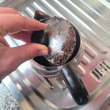 Kapağı İçeri Düşen Çaydanlık Nedeniyle Ciddi Yanık ve Hastane Süreci