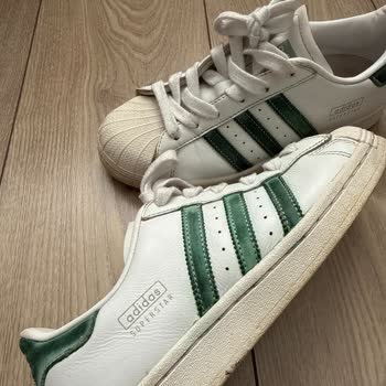 Suya Temas Eden Ayakkabının Boyası Çöktü, Mağaza İadeyi Reddetti