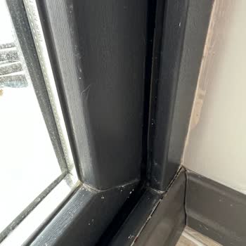 Adopen Müteahhidin Yanlış Montajı Nedeniyle Soğuk Hava Ve Su Girişi İçin Ücretsiz Onarım Talebi!