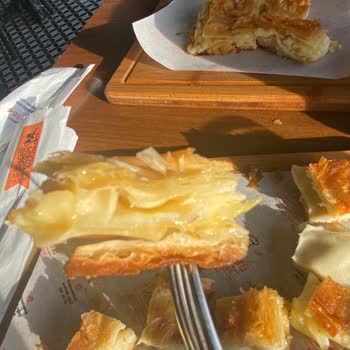 Arnavutköy Bülent Börek Şubesinde Kenarsız Börek İsteği Reddedildi