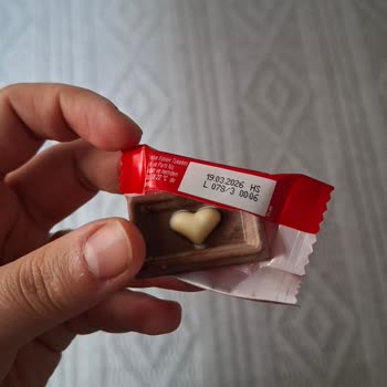 Onur Market'te Son Kullanma Tarihi Geçmemiş Bozuk Çikolata Satışı