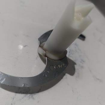 Bosch Blender Şanzıman Kapağından Kahverengi Sızıntı Ve Çırpma Telinin Parçalanması