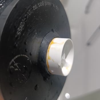 Bosch Blender Şanzıman Kapağından Kahverengi Sızıntı Ve Çırpma Telinin Parçalanması