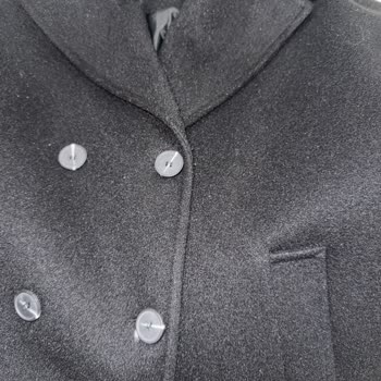 Koton Siirt Mağazasında Kaban Hızla Tiftiklenerek Kullanılamaz Oldu