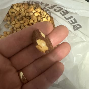 Ünal Kuruyemiş’te Kaju Yerine Badem Olarak Satılan Ürün