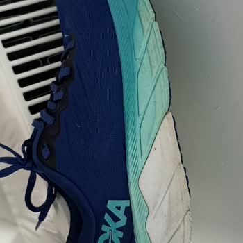 Hokaoneoneturkey.cc Koşu Ayakkabısında Taban Parçası Kopması!