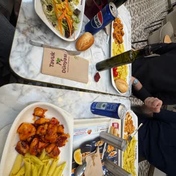 Marmara Forum Tavuk Dünyası'nda Eksik Porsiyon Ve Gramaj Şikayeti