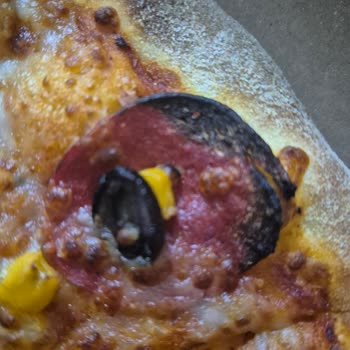 Domino’s Pizza’da Keçeli Kalem Ucu Ve Hijyen İhlali