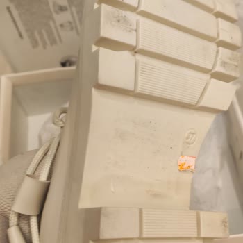 Boyner Online Siparişimde Kargo Gecikmesi Ve Kirli Çizme Teslimatı