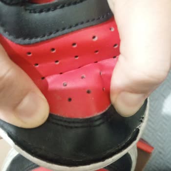 Ayakkabının Üretim Hatası Ve Mağaza İlgisizliği