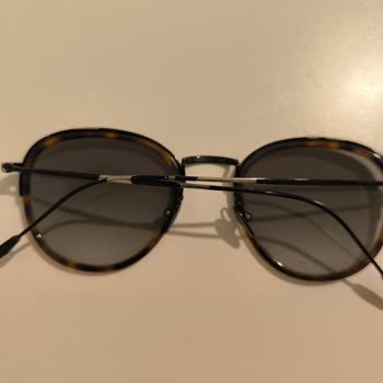 Armani Güneş Gözlüğümde Çerçeve Boyası Soyuluyor Atasun Optik Çözüm Sunamıyor