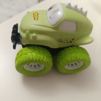 BİM Oyuncak Arabasında Boya Çocuğumun Ellerine Akıyor Ve Sağlık Endişesi Yaratıyor