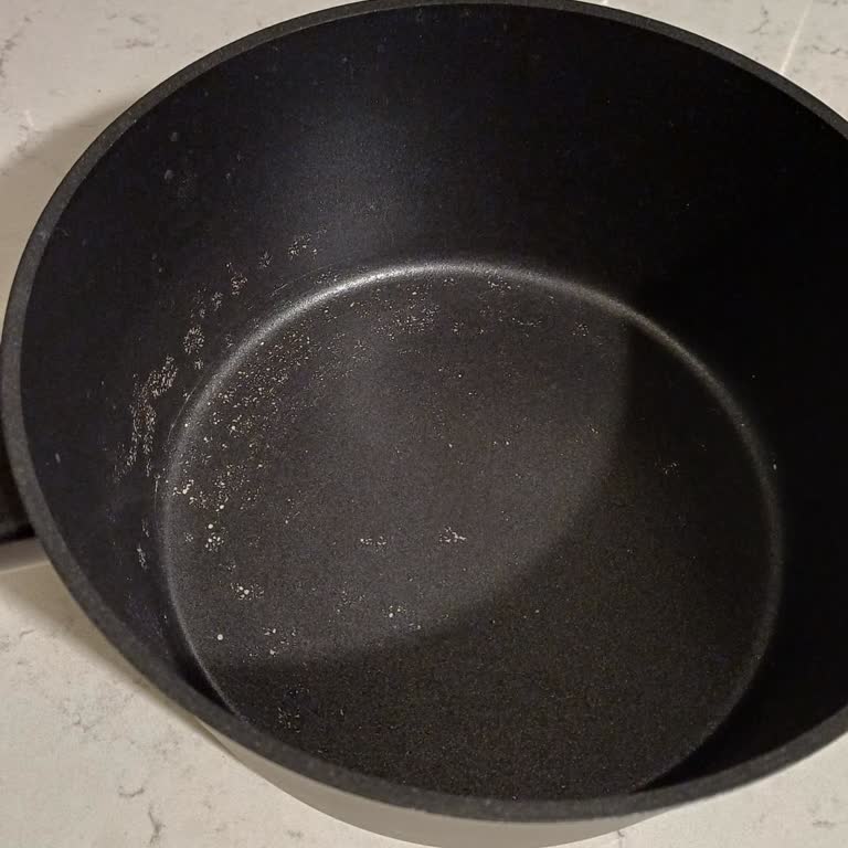 İmza Mutfak Eşyaları Granit Tencerede Yıkama Sonrası Kabarcıklar Oluştu!