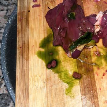 A101 Bağcılar Şubesindeki Geçerli Tarihli Tavuk Ciğeri İçinde Sağlıksız Yeşil Parça