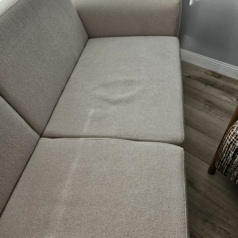 Açık Renk Koltukta Çökme Ve Kırışıklık İçin Tam İade Talebi