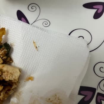 Donas’tan Gelen Tavuk Dürüme Tüy Çıktı: İade Talebi