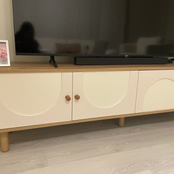 Koltuk Takımı Ve TV Ünitesindeki Üretim Hataları, Uzun Bekleme Ve Çelişkili Hizmet