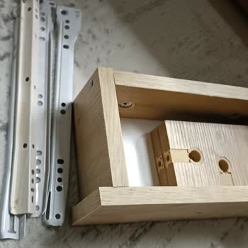 Eksik Ve Yanlış Parçalarla Gelen Işıklı Masa Montajı Yapılamıyor