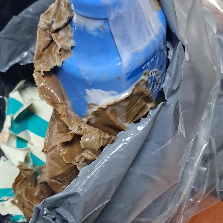 Kırık Kapaklı Deterjan Kargoda Teslim Edildi Kullanılamaz Hâlde